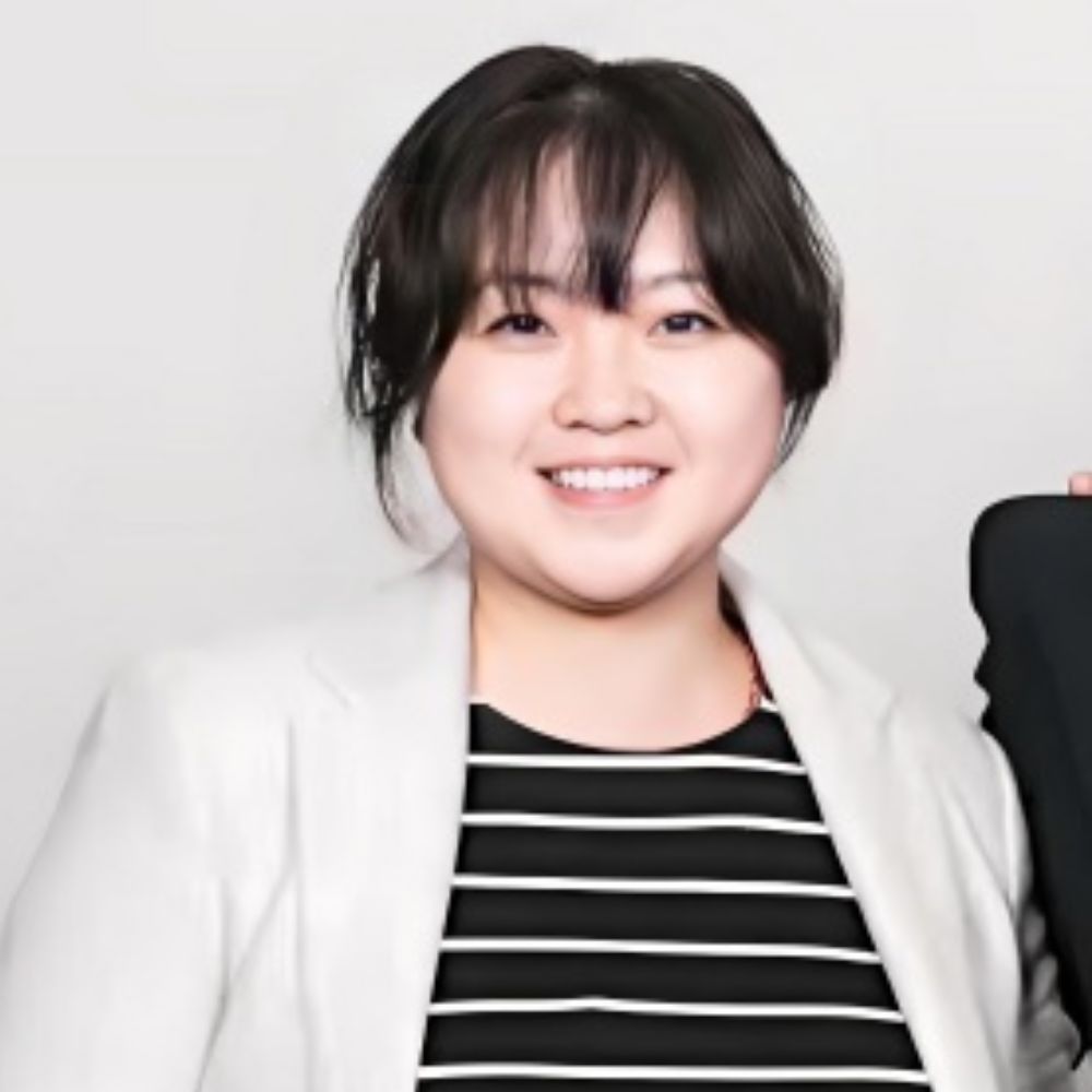 Smiling Asian woman Xiaozheng in white jacket